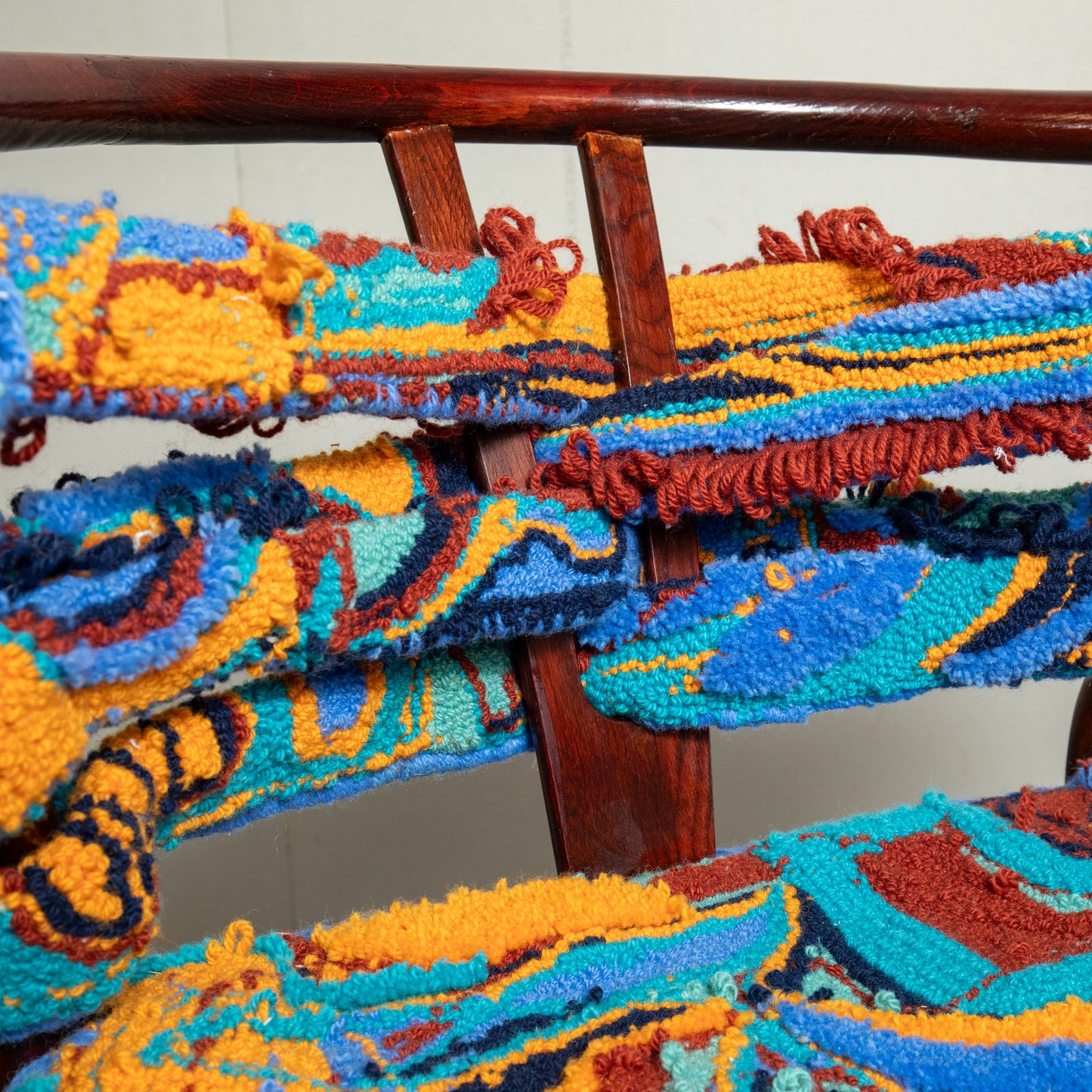 CHAIR: Bold Tufted Wishbone Chair