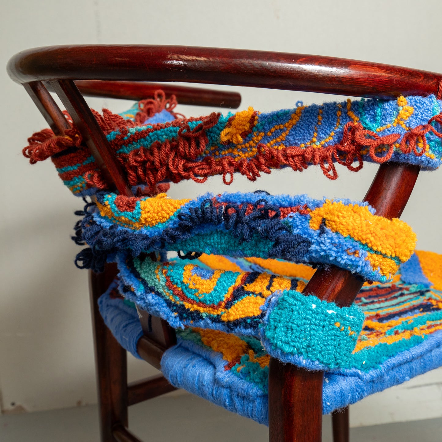 CHAIR: Bold Tufted Wishbone Chair